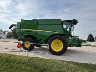 Image of John Deere S770 equipment image 1