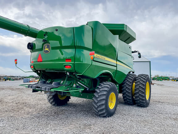 Image of John Deere S770 equipment image 4
