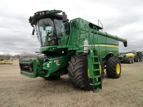 Image of John Deere S770 equipment image 2
