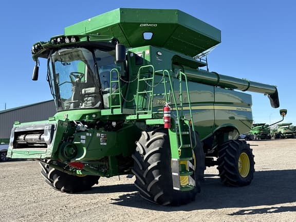 Image of John Deere S770 equipment image 4