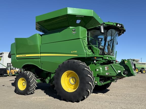 Image of John Deere S770 equipment image 1