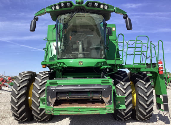 Image of John Deere S770 equipment image 1