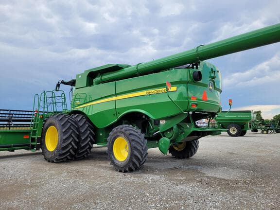 Image of John Deere S770 equipment image 1