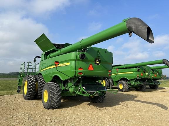Image of John Deere S770 equipment image 2