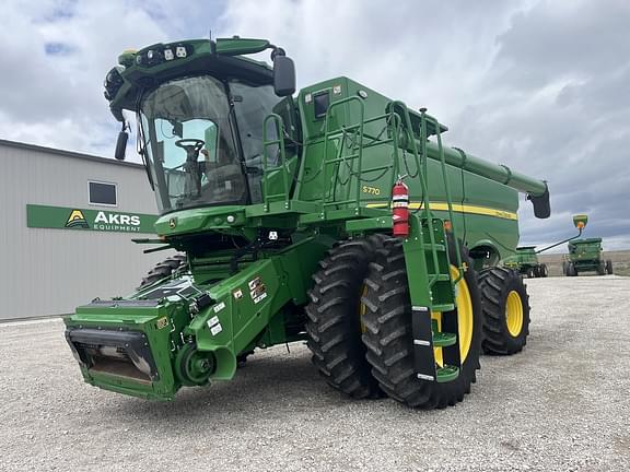 Image of John Deere S770 equipment image 2