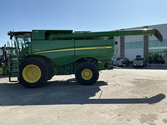 Image of John Deere S770 equipment image 1