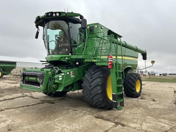 Image of John Deere S770 equipment image 1