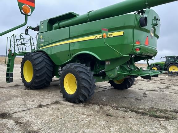 Image of John Deere S770 equipment image 2