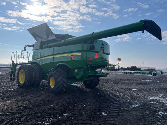 Image of John Deere S770 equipment image 2