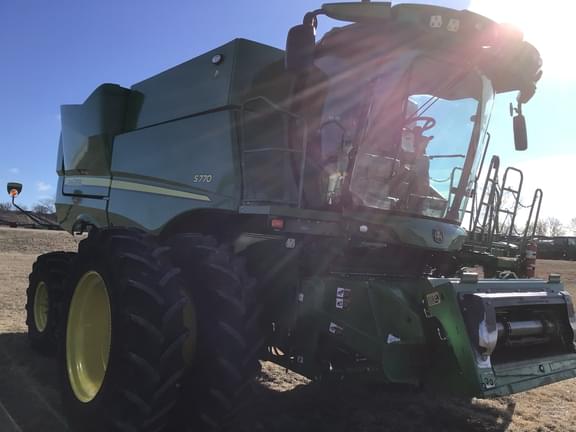 Image of John Deere S770 equipment image 2