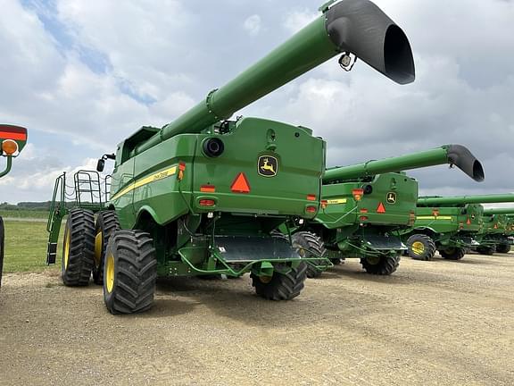 Image of John Deere S770 equipment image 2