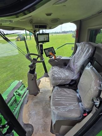 Image of John Deere S770 equipment image 4