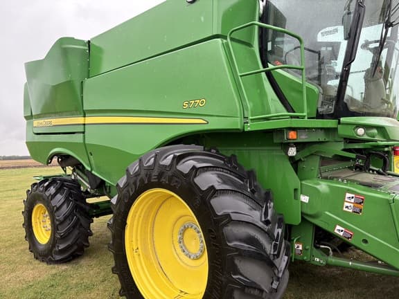 Image of John Deere S770 equipment image 1