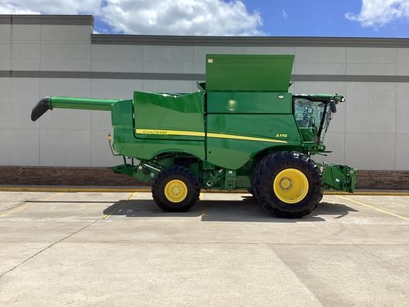Image of John Deere S770 equipment image 2