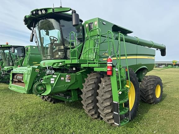 Image of John Deere S770 equipment image 2