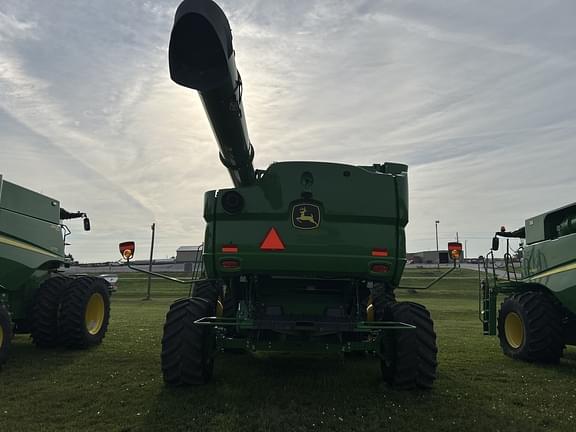 Image of John Deere S770 equipment image 4