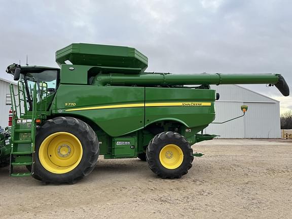 Image of John Deere S770 equipment image 1