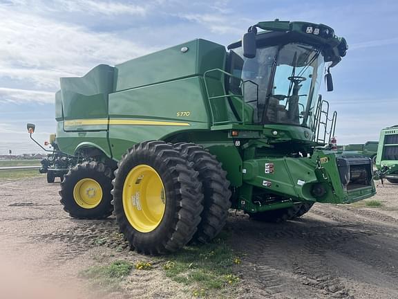 Image of John Deere S770 equipment image 2