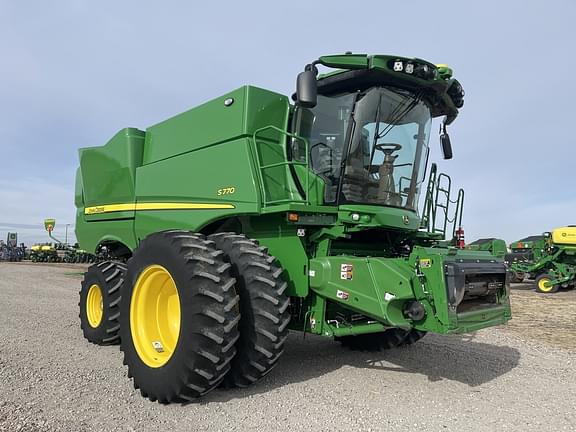 Image of John Deere S770 equipment image 2