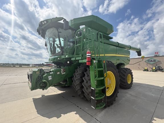 Image of John Deere S770 equipment image 4