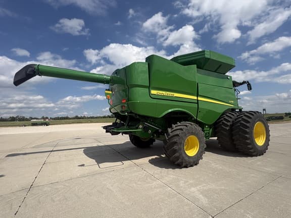 Image of John Deere S770 equipment image 2