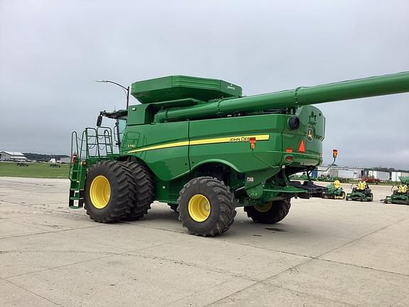 Image of John Deere S770 equipment image 2