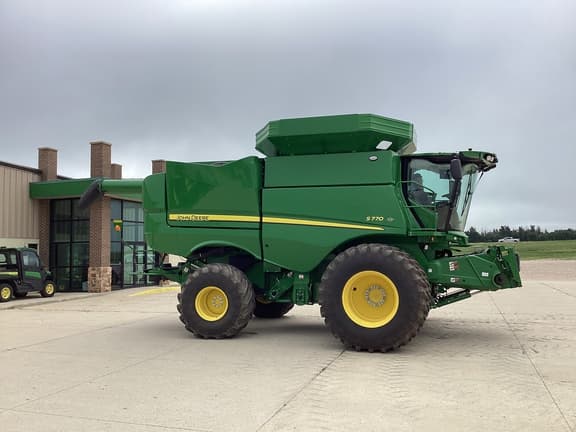 Image of John Deere S770 equipment image 2