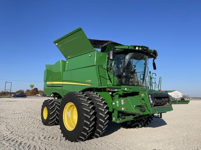 Image of John Deere S770 equipment image 1