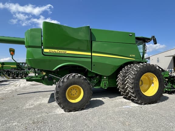 Image of John Deere S770 equipment image 2