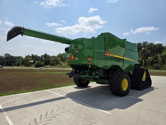 Image of John Deere S770 equipment image 2