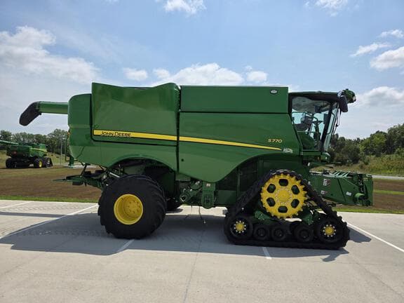 Image of John Deere S770 equipment image 4