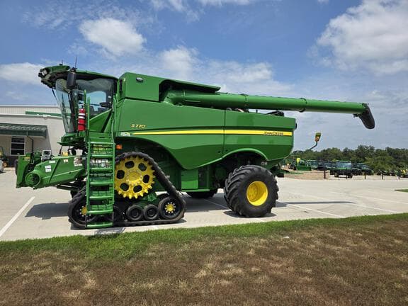 Image of John Deere S770 equipment image 1