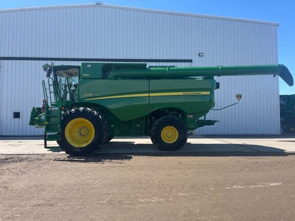 Image of John Deere S770 equipment image 1