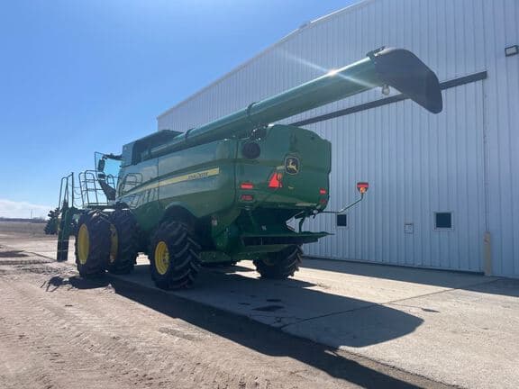 Image of John Deere S770 equipment image 2