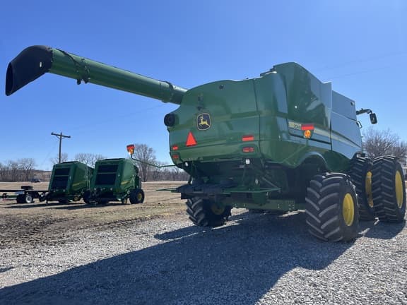 Image of John Deere S770 equipment image 4