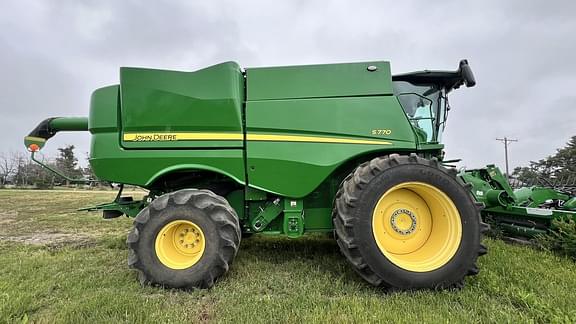 Image of John Deere S770 equipment image 2