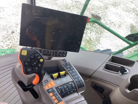 Image of John Deere S770 equipment image 1