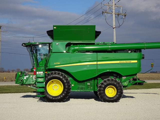 Image of John Deere S770 equipment image 1