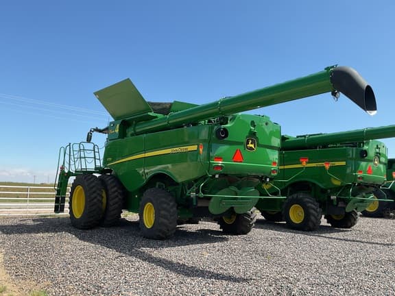 Image of John Deere S770 equipment image 1