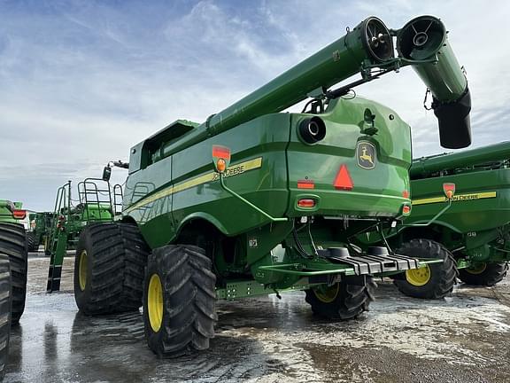 Image of John Deere S770 equipment image 2