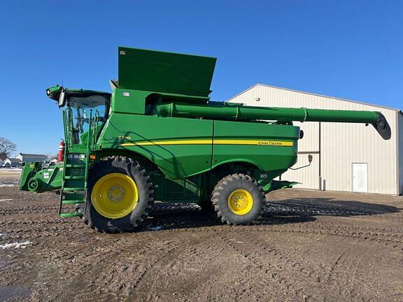 Image of John Deere S770 equipment image 1