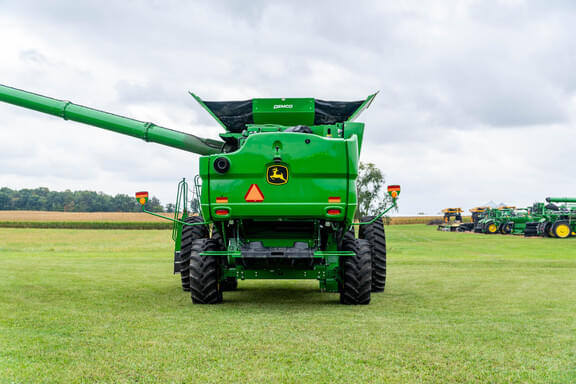 Image of John Deere S770 equipment image 4