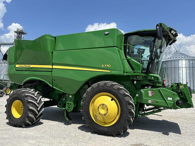 Image of John Deere S770 equipment image 1