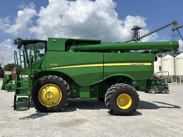 Image of John Deere S770 equipment image 2