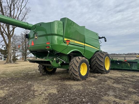 Image of John Deere S770 equipment image 1