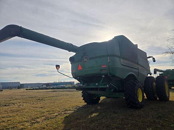 Image of John Deere S770 equipment image 2