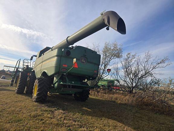 Image of John Deere S770 equipment image 1