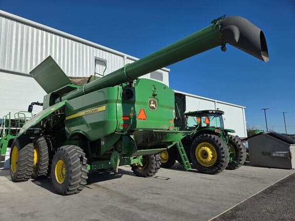 Image of John Deere S770 equipment image 1