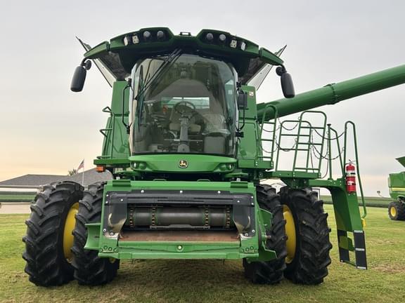 Image of John Deere S770 equipment image 1