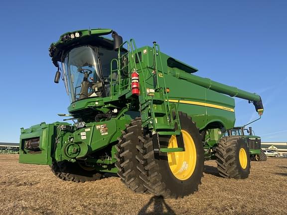 Image of John Deere S770 equipment image 2